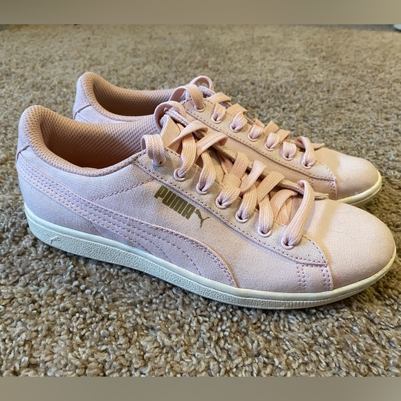 Puma sneakers, like new , size 6.5 - Picture 1 of 5